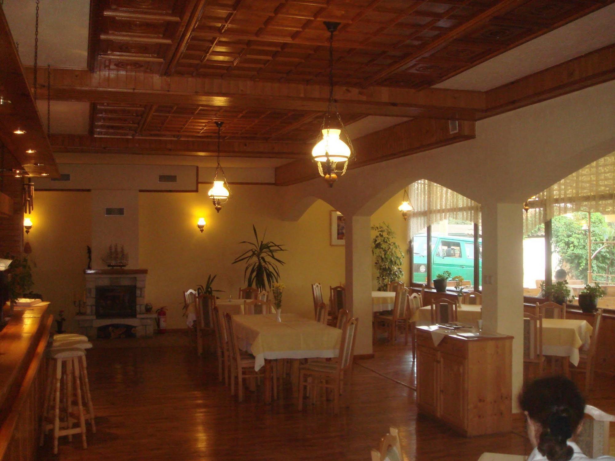 Margarita Hotel Warna Exterior foto